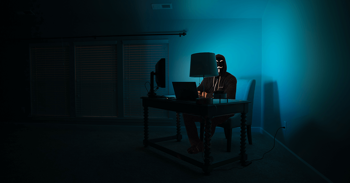 Hacker aan computer